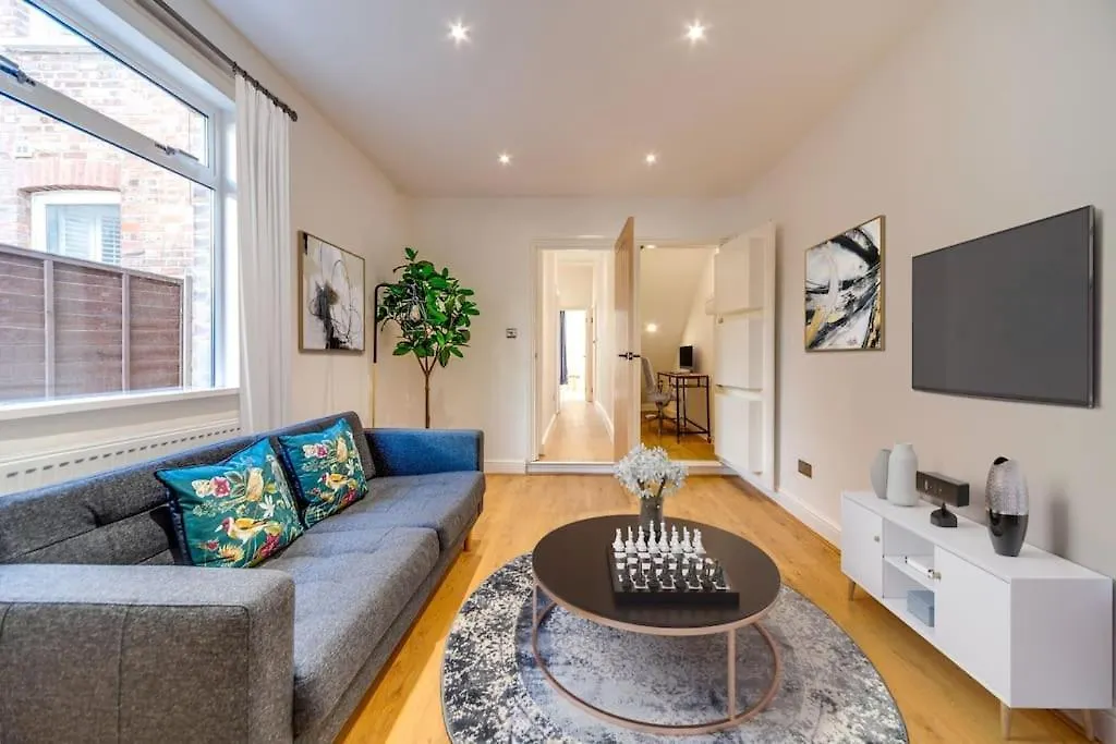 Chic & Modern 2 Bedroom Flat In Central Catford, London contacts