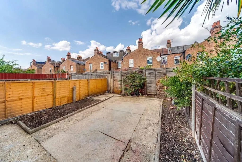 Chic & Modern 2 Bedroom Flat In Central Catford, London United Kingdom
